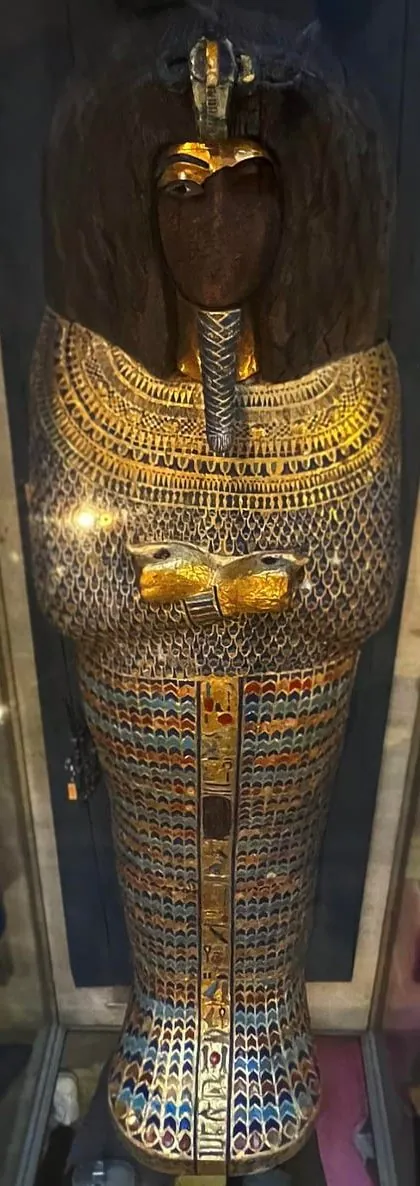 Sarcófago de Akhenaton com o rosto arrancado